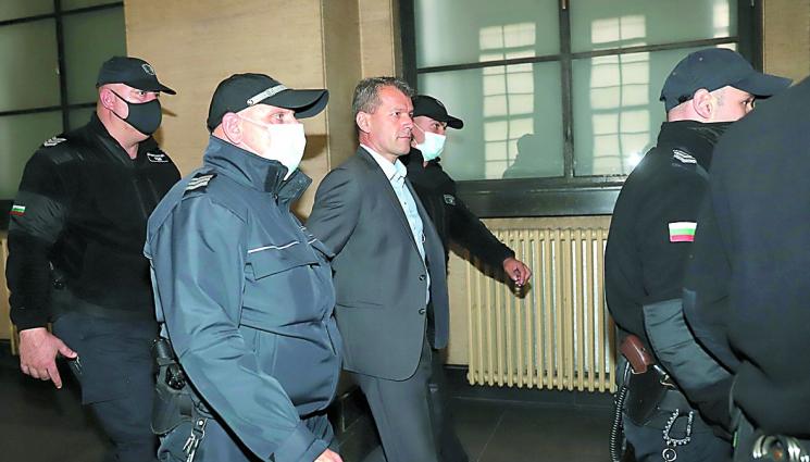 Расате на свобода срещу 1000 лева гаранция - Расате на свобода
срещу 1000 лева гаранция