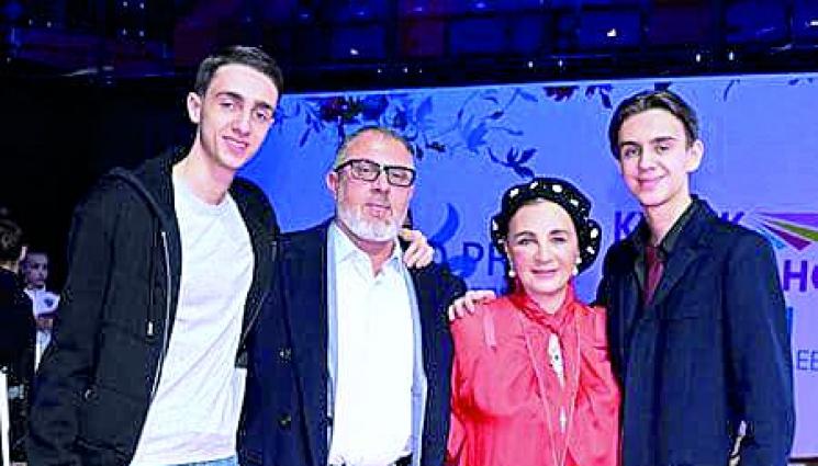 Желязната лейди Винер на 73 г дочака внучка - Желязната лейди Винер на 73 г. дочака внучка