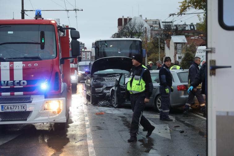 Тежка катастрофа след полицейска гонка в София