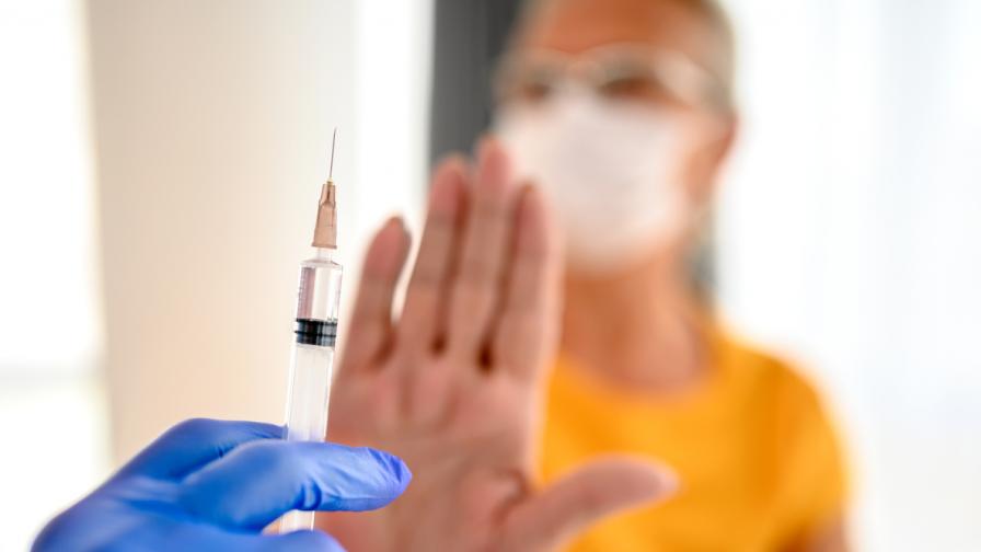 Намалява броят на българите, които не смятат да се ваксинират