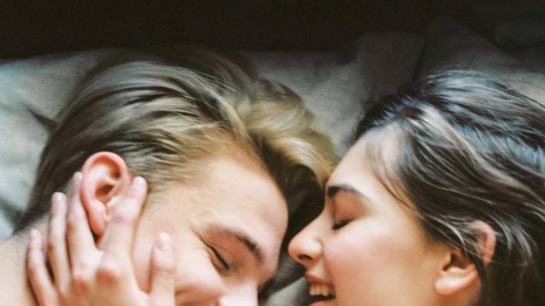  Какво споделя определената двойка за твоята обич 