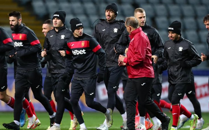 Тревога в Одеса - горя част от стадиона, на който ще играе България (видео)