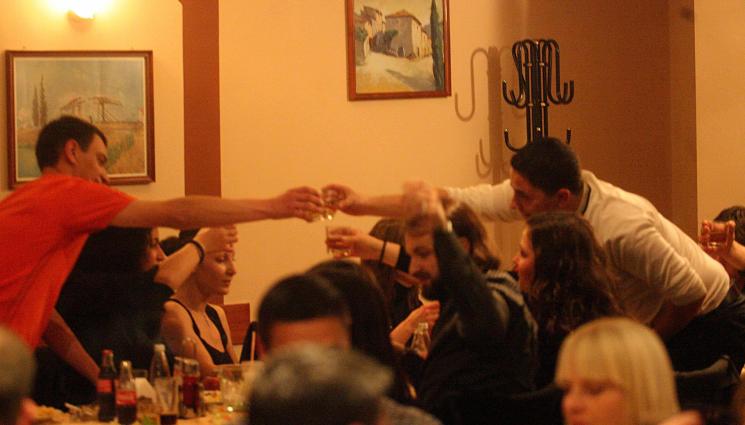 8 декември - 8 декември гълта три стотачки