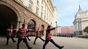 триъгълникът на властта