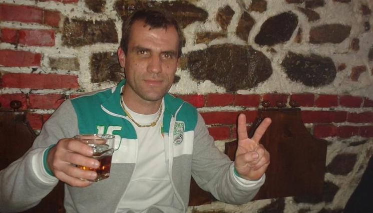 Пожарникар - Пожарникар вдига стадиони от краставици и луканка