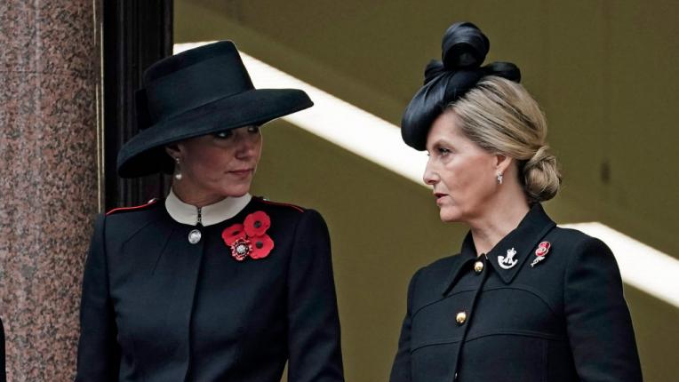  Кейт Мидълтън със стилна и строга визия за Деня на възпоменанието 