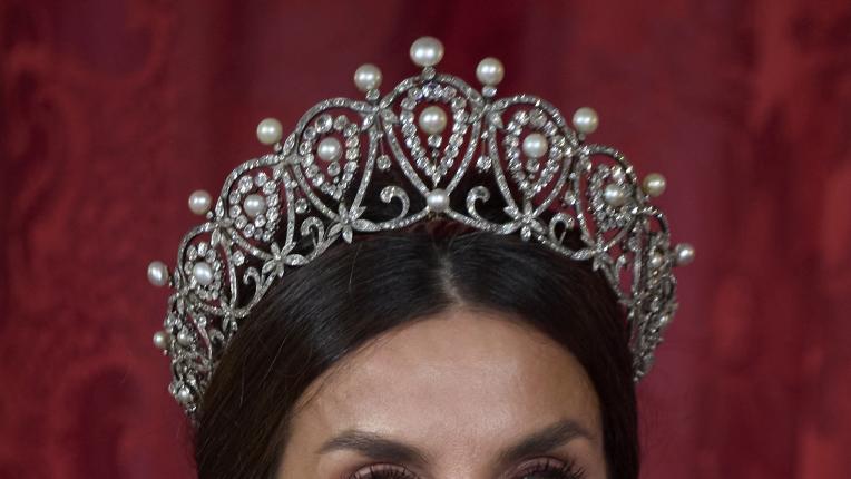  Летисия Ортис в цялостния си искра за публична вечеря в двореца 