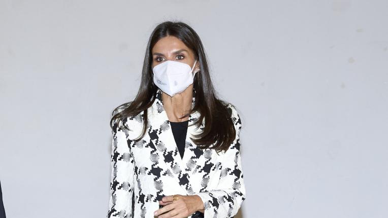  Кралица Летисия със стилна есенна композиция 