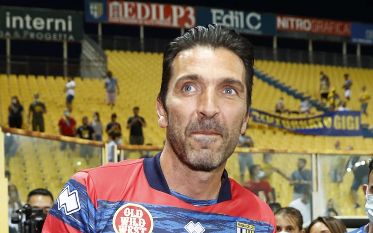Буфон: Ще спра с футбола на 55!