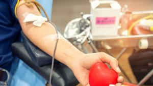 дарява кръв