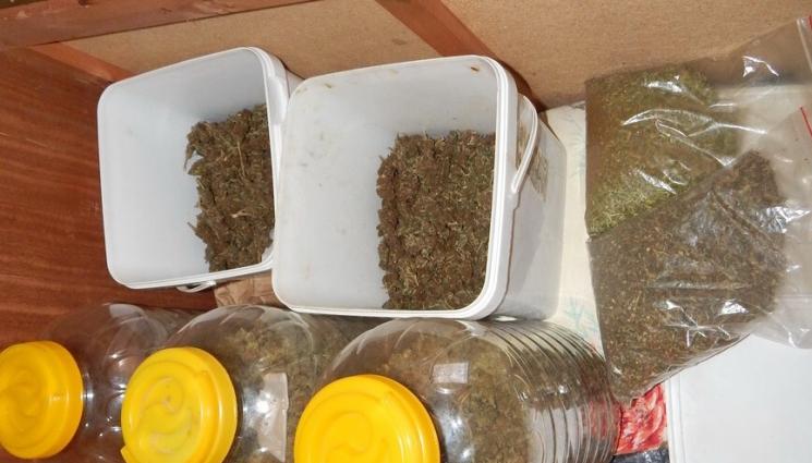 наркотици МВР - Полицаи спипаха голямо количество наркотици в Ямбол