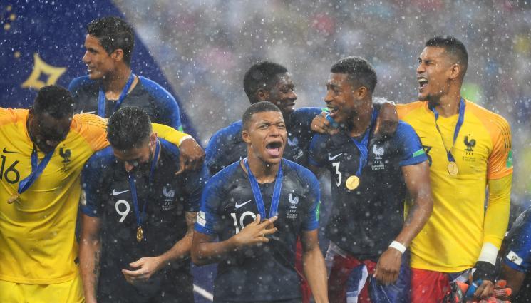 Жиру и Мбапе - Мбапе кръсти панди, Жиру стана актьор