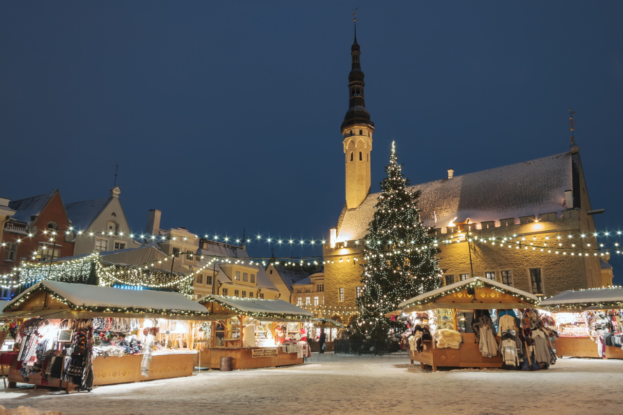 <p><strong>Талин</strong></p>

<p>Естонската столица има богата история и привлекателна средновековна атмосфера, която оживява, когато падне сняг. Градът е на повече от 700 години и е обявен за обект на световното наследство от ЮНЕСКО.</p>