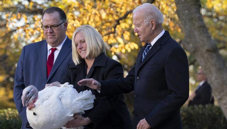 Джо байдън - Джо Байдън ще помилва пуйките Пинът Бътър и Джели за Деня на благодарността