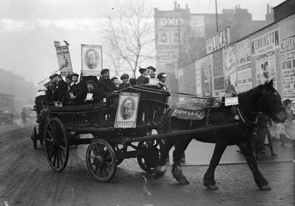 1910 година. Типична за началото на миналия век предизборна агитация в Лондон