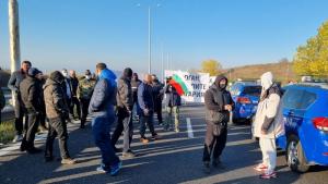 Протест срещу изборния туризъм блокира магистрала Марица