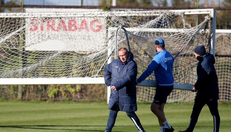 Станимир Стоилов - Мъри Стоилов отсече: Играчите трябва да се молят, за да подпишат с Левски