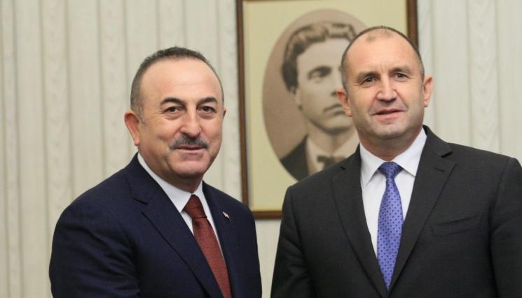 Мевлют Чавушоглу - След дипломатическото напрежение: Турският външен министър поздрави Радев за победата