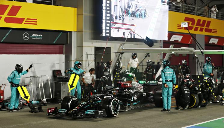 Люис Хамилтън - Люис Хамилтън слага „пикантния“ двигател за Джеда