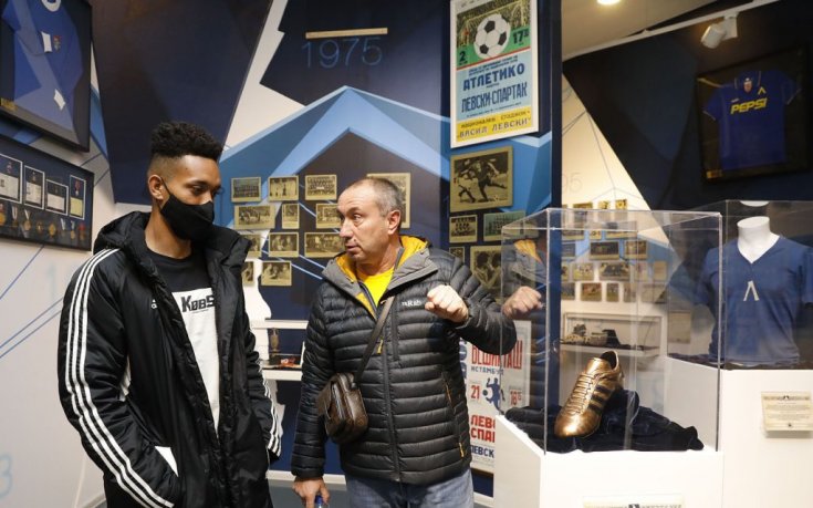 Мъри запозна Цунами със славната история на Левски (видео)