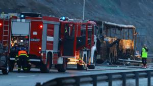Шофьорът на автобуса който катастрофира на магистрала Струма запали се