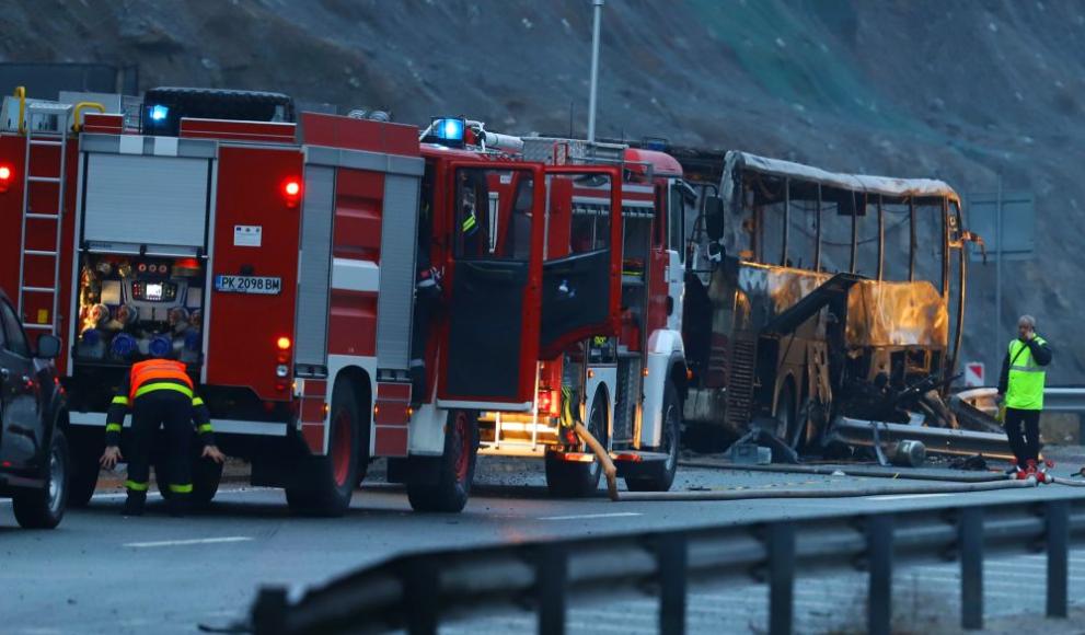 Шофьорът на автобуса, който катастрофира на магистрала Струма, запали се