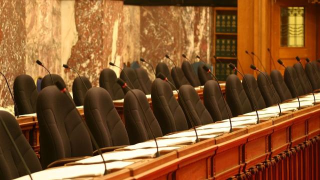 Британска депутатка доведе бебето си в парламента и беше порицана 