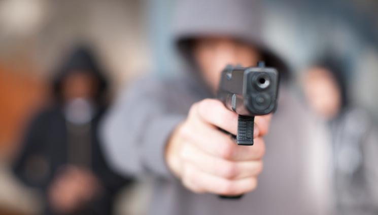 оръжие - ВМЕСТО ДА ИГРАЕ НА ДВОРА: 14-годишен стана мафиотски бос, арестуваха го!