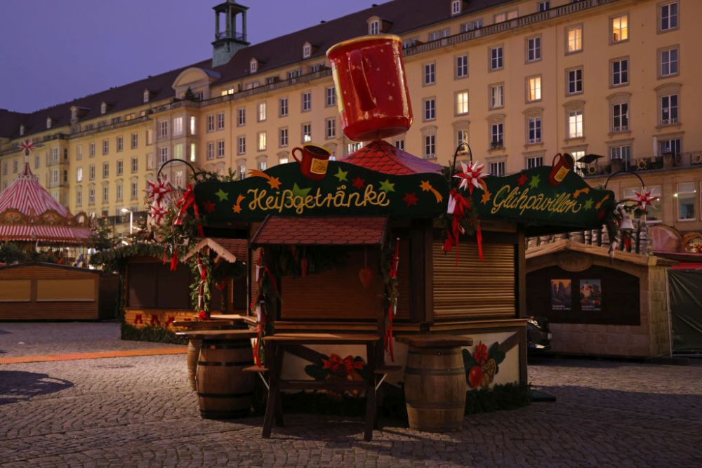 Коледният базар Striezelmarkt в Дрезден, Германия