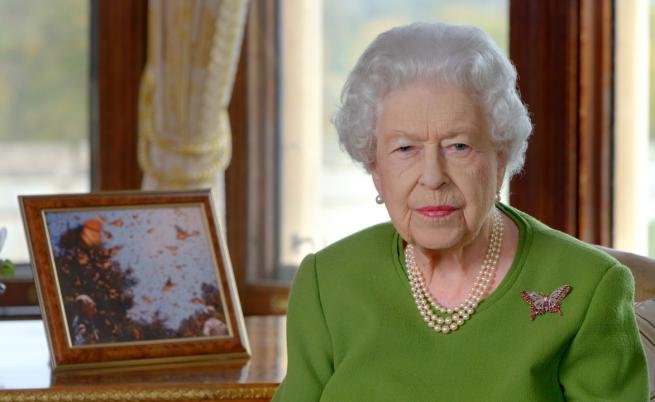 Кралица Елизабет II раздаде поканите за Коледа