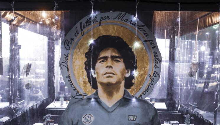 Диего Марадона Аржентина Неапол - Все пак отложиха търга за трофей на Марадона