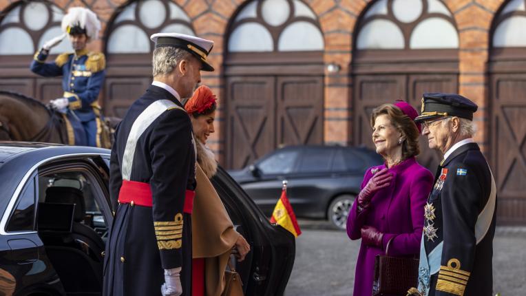 Кралица Летисия пристигна със стил в Швеция