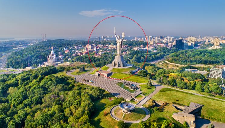 Киев - Идеологически метаморфози - в Киев предлагат да се смени полът на монумента „Родина-майка“