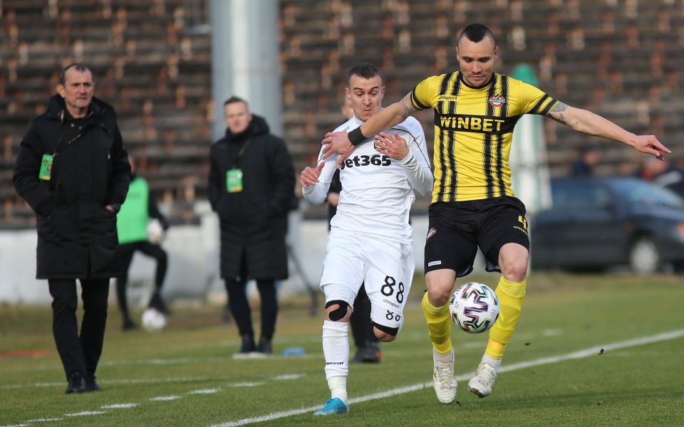 Ботев Пловдив приема Славия в последен мач от плейофите на