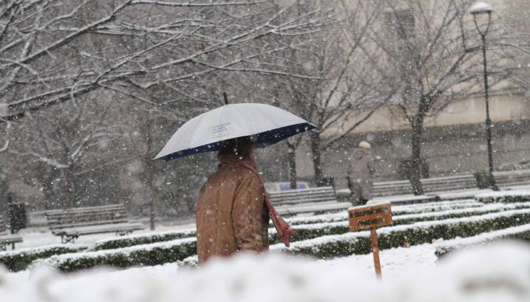 сняг - Декември идва с 10 см  сняг, последен топъл уикенд преди зимата
