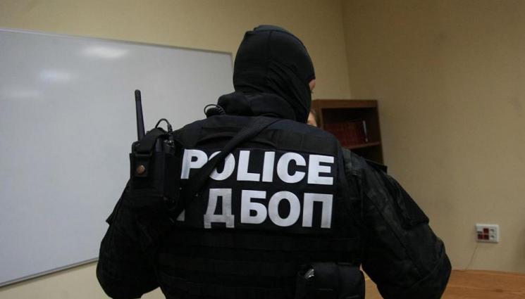 ГДБОП - УДАР: ГДБОП разби престъпна група за сексуални услуги, трима са задържани, замесен е и полицай