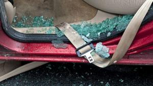 Шофьор се заби в дърво в Кюстендилско съобщиха от полицията