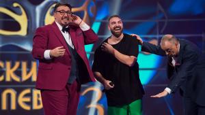 Маскираният певец