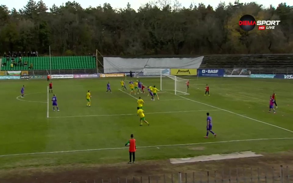 Николай Янков оформи класиката в Добрич