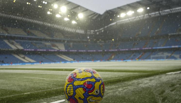 сняг - Сняг отложи мач в Англия, сериозно затрудни останалите двубои