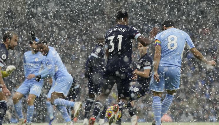 Манчестър Сити - Манчестър Сити удари „чуковете“ в снега, върна се на второто място