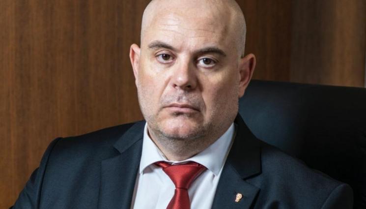 гешев - ГЕШЕВ СКОЧИ НА МВР: Били в будна кома, във войната по пътищата умират 100 на един милион