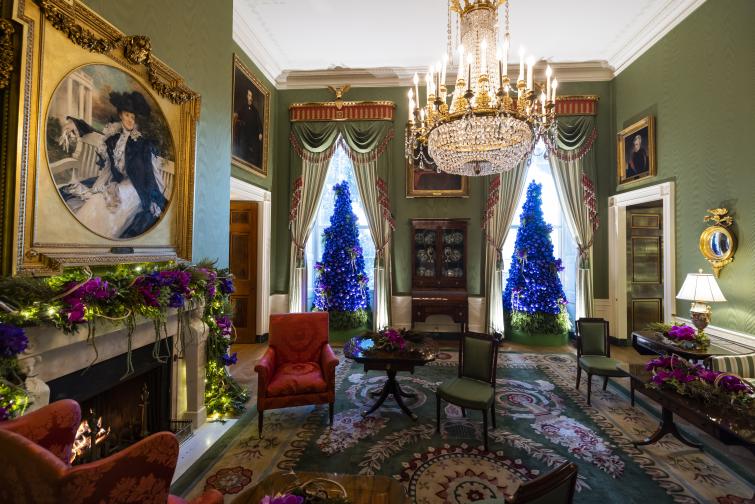 Как Джил Байдън украси Белия дом за Коледа