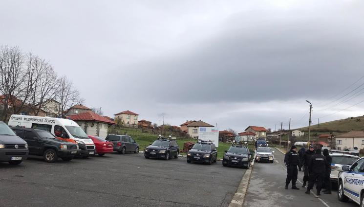 СОБТ - След разпра между съседи: Издирват тежко въоръжен мъж в хасковско