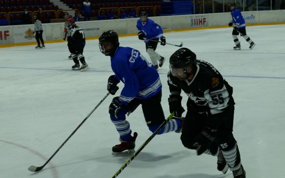 Спряха хокейните първенства в България
