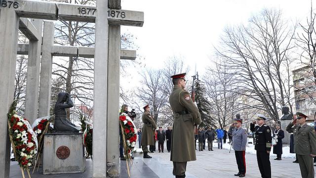 130 години ВМА: Поклон пред ангелите в бяло (ГАЛЕРИЯ)