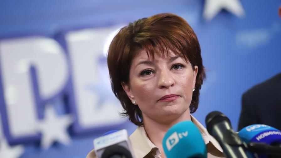 <p>Атанасова: ГЕРБ няма да подкрепи кабинет на &quot;Продължаваме промяната&quot;</p>
