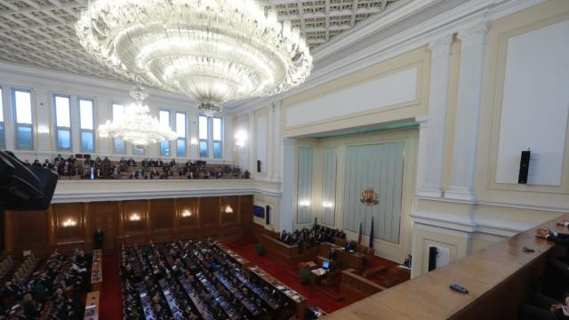 Първият работен ден на 47-ото Народно събрание в снимки (ГАЛЕРИЯ)
