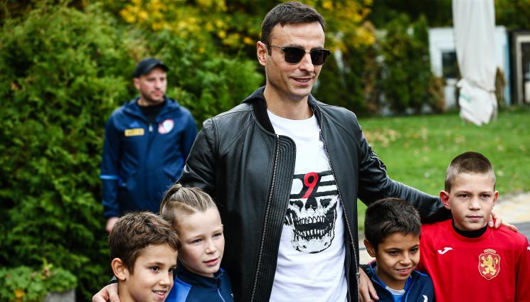 Бербатов Байер - Димитър Бербатов води атаката на идеален хилядолетен отбор