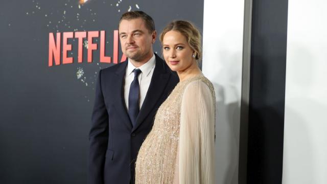 Горещо на червения килим: Бременната Дженифър Лорънс се появи с Леонардо ди Каприо (ГАЛЕРИЯ)